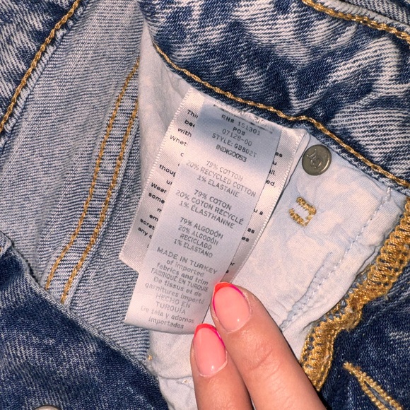 Good American Bombshell Shorts - Picture 3 of 5